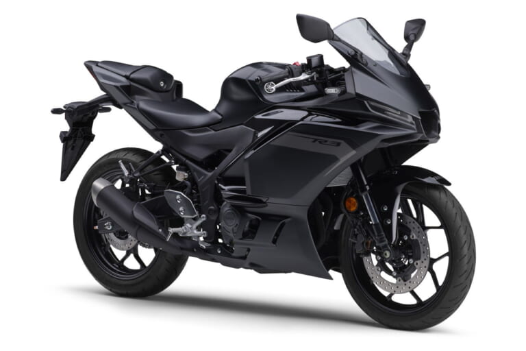 ヤマハ｜YZF-R3｜2025年モデル｜見る角度で色味が変わる!! 新型ヤマハ「YZF-R3」偏光塗料の“マットパールホワイト”がカッコイイ！【大阪MCショー】