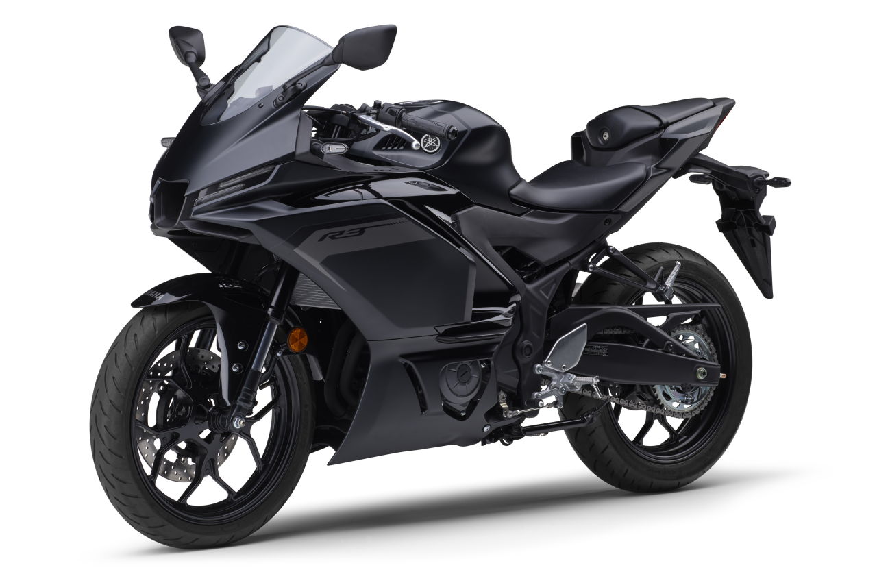 ｜見る角度で色味が変わる!! 新型ヤマハ「YZF-R3」偏光塗料の“マットパールホワイト”がカッコイイ！【大阪MCショー】