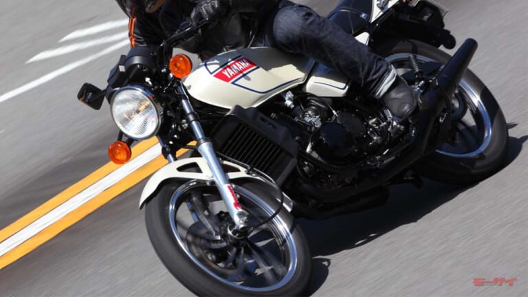 「2ストらしくピーキー」「レプリカほど先鋭化し過ぎていない」ヤマハ RZ250を21世紀に走らせる！